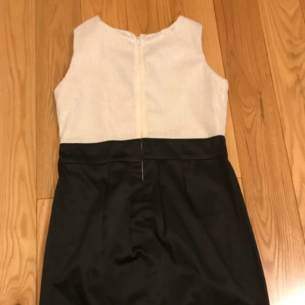 5 for $25 🛍️ White and black dress